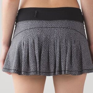 Lululemon Circuit Breaker Skirt Frozen Fizz White Black / Black size 6
